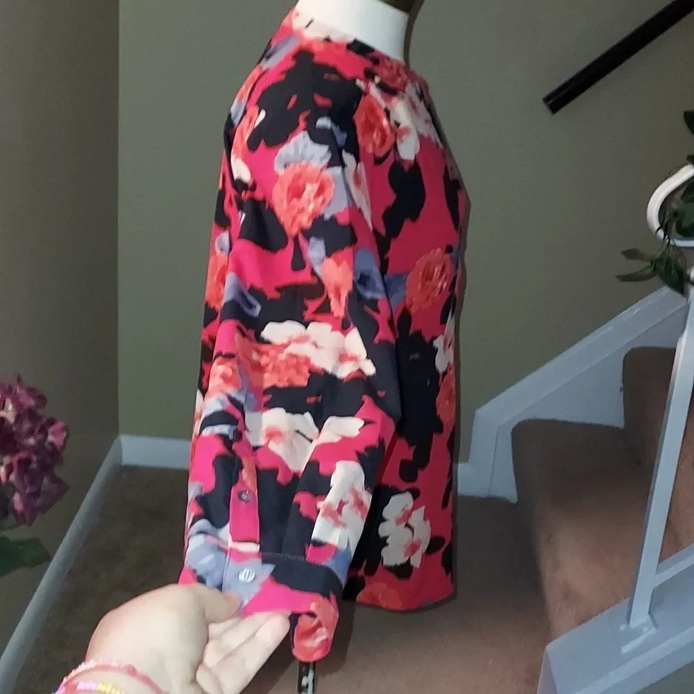 J.CREW  Pink Floral Print All Day Wear blouse  size M In excellent condition